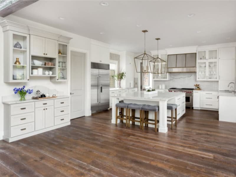 laminate-vs-hardwood-understanding-long-term-performance-1