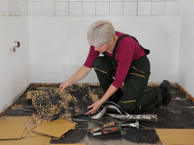 Vinyl Tiles Removal from Floor